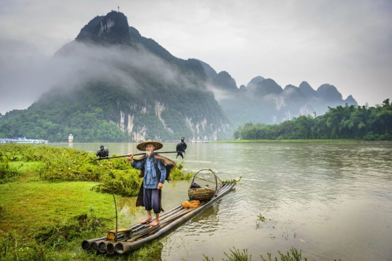China_Yangshuo-_ormorant-fisherman-and-his-birds-on-the-Li-River